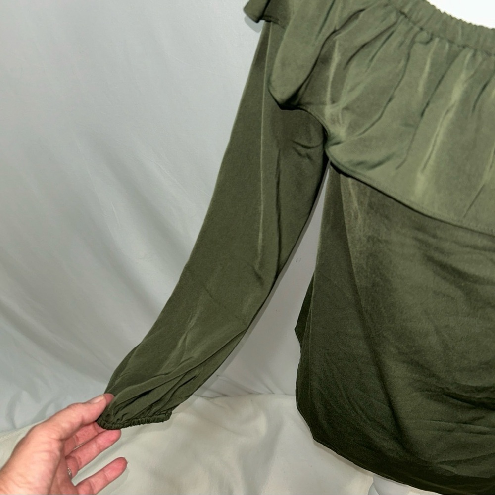 Michael Kors Relaxed Green Ruffled Blouse - Picture 2 of 5